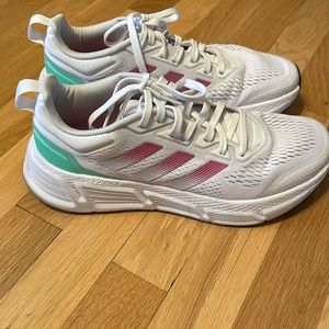 EUC Adidas Questar Running Shoe Womens 9.5